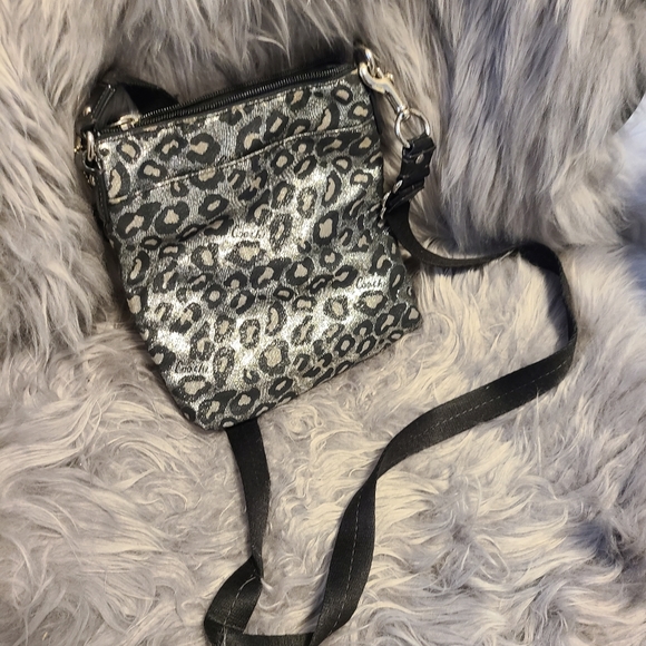 Leopard metallic coach swingpack - Picture 2 of 2